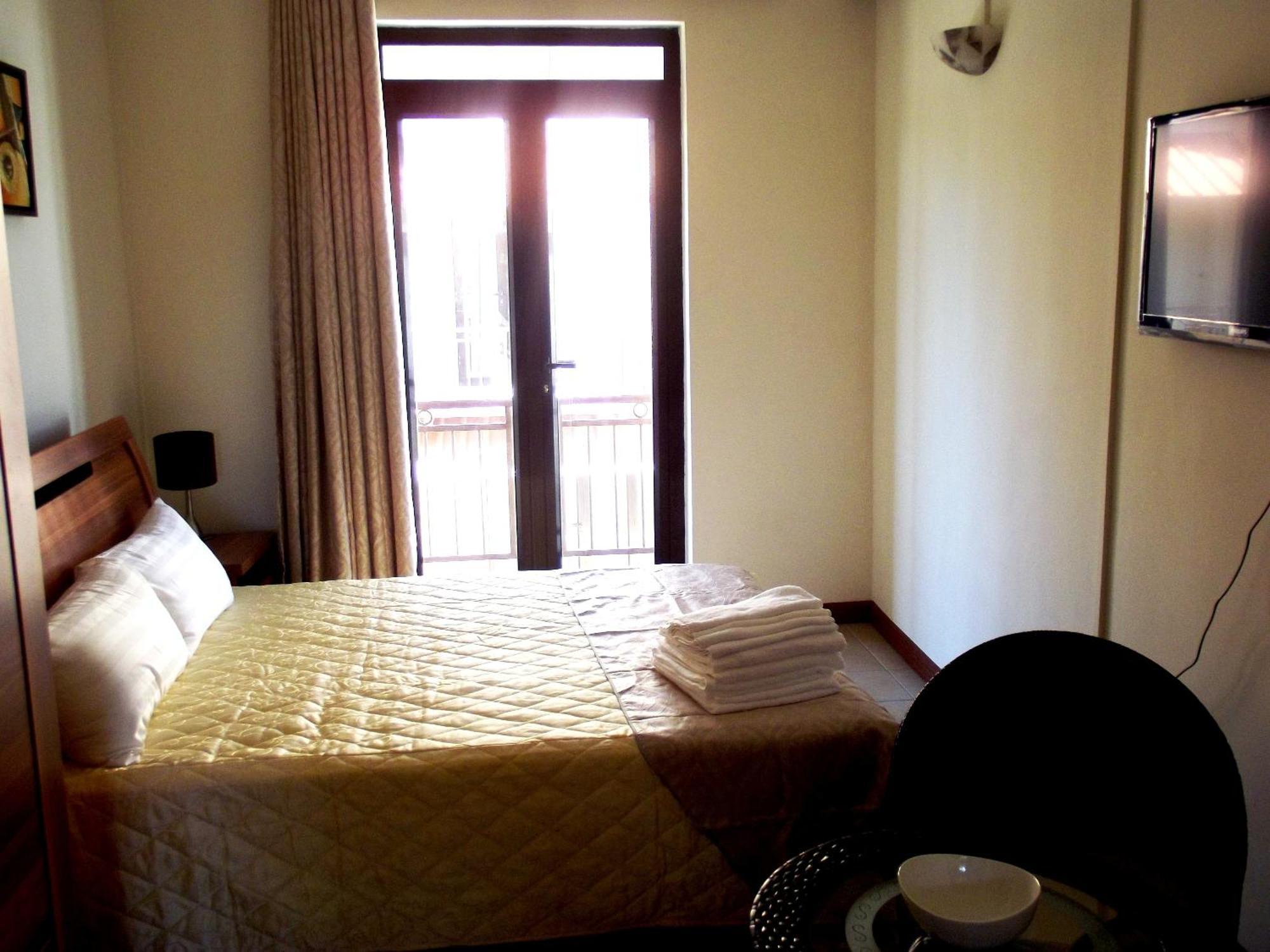 Apartment West Holidays Licensed By The Tourism Authority 09926 *